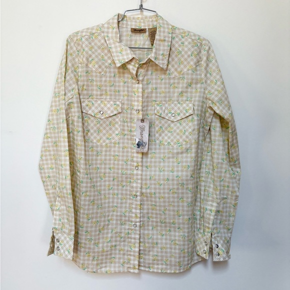 Wrangler Tops - NWT Wrangler Retro Floral Pearl Snap Western Shirt Size Medium